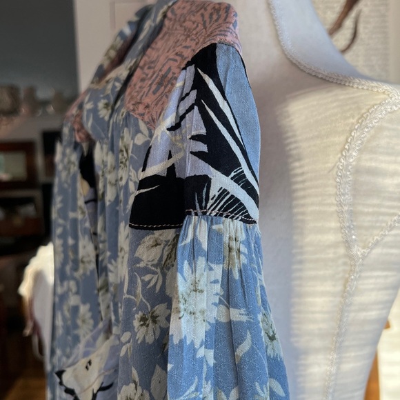 We The Free Blue and Pink Floral Blouse - Picture 8 of 13